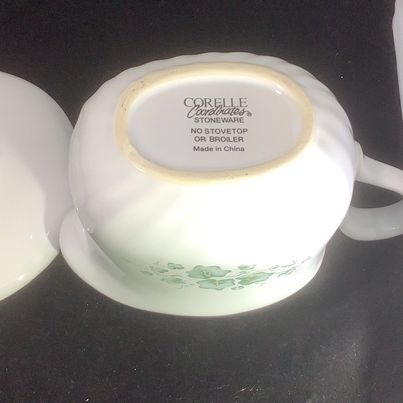 Corelle Callaway Gravy Boat and Saucer - Picture 5 of 5